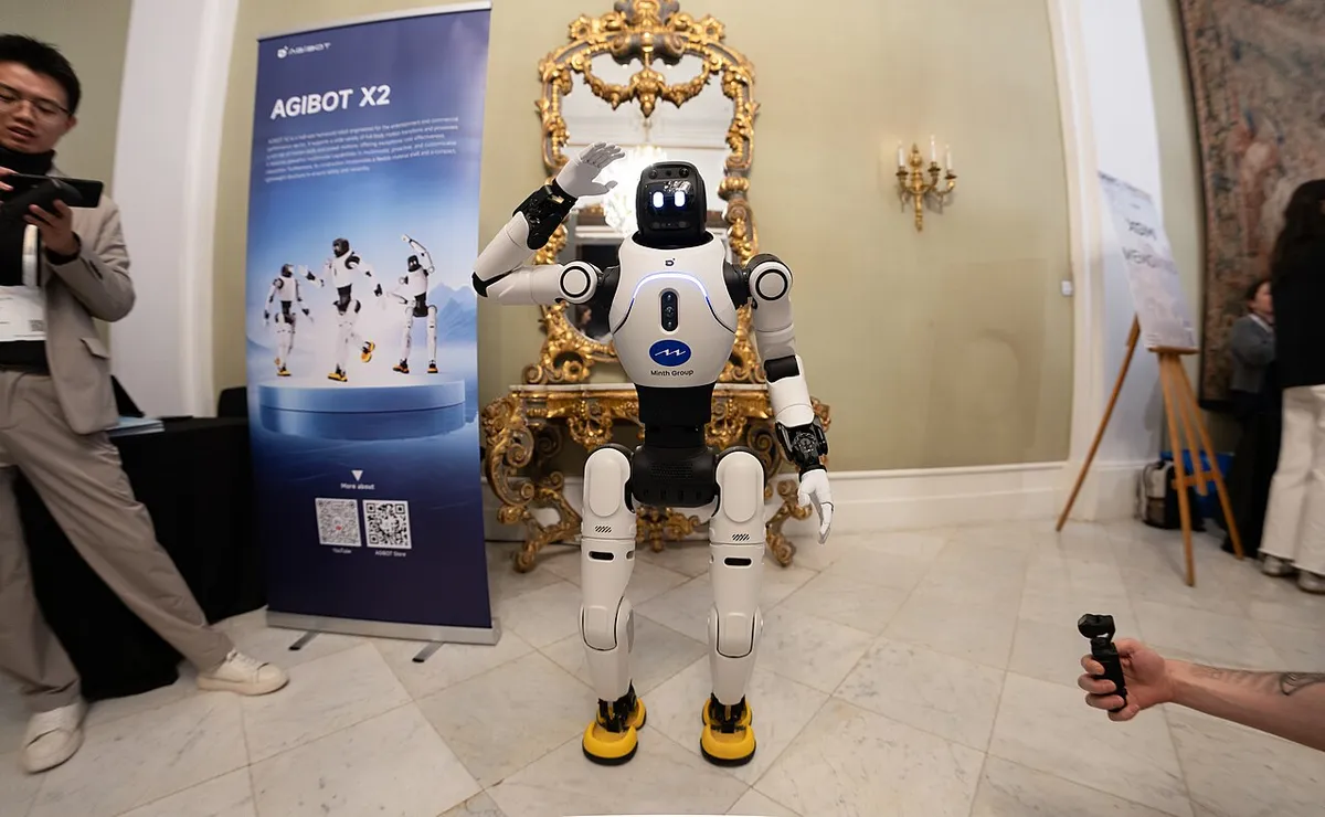 AgiBot Lingxi X2